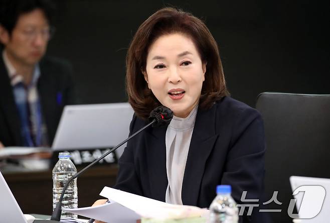 22일 오전 대구시교육청에서 열린 국회 교육위원회의 경북대, 강원대, 경북대병원, 강원대병원, 경북대치과병원, 강릉원주대치과병원에 대한 국정감사에서 김민전 국민의힘 의원이 질의하고 있다. 2025.10.22 ⓒ 뉴스1 공정식 기자