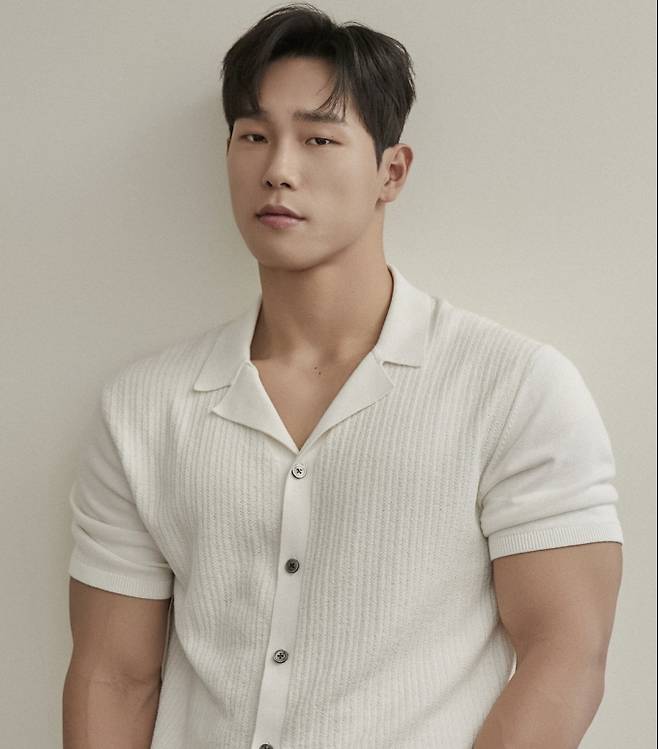 ** 로또 1239회 황금손: '아이언맨' 윤성빈의 금빛 행운 기운을 받아라!
**