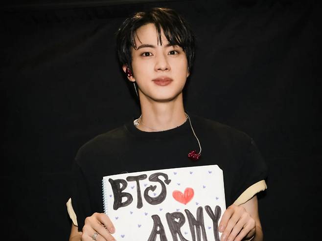 '팬사랑꾼♥' 방탄소년단 진, '2026 K-POP 팬서비스 최강 아이돌' 1위