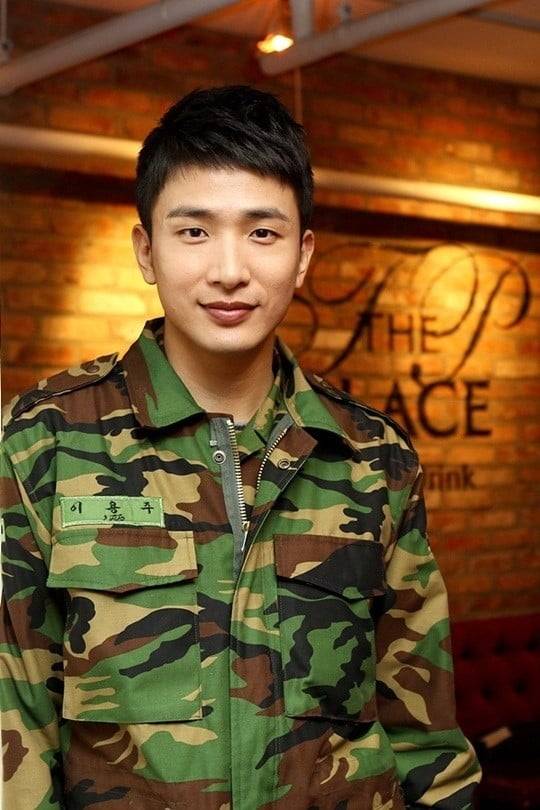푸른거탑 이용주 일병