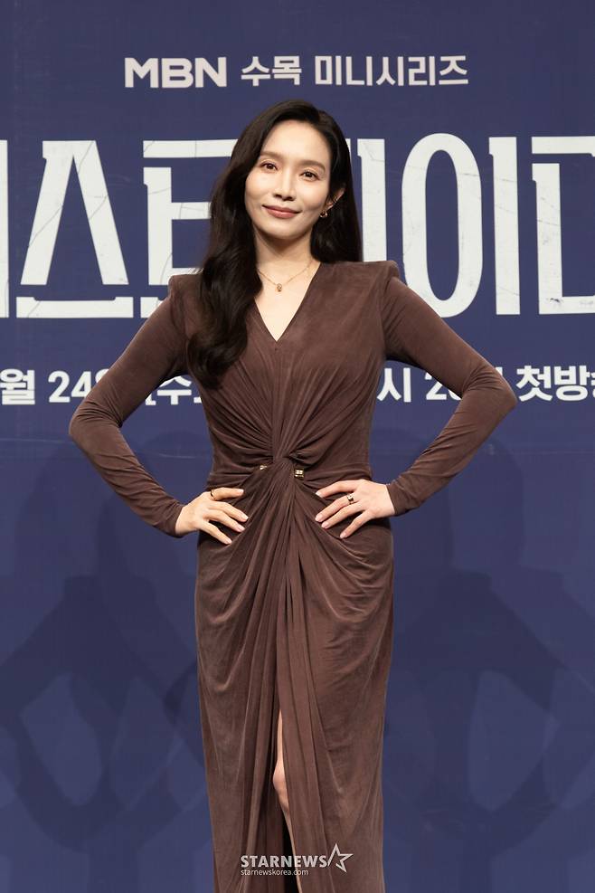배우 이민영이 24일 오후 서울 더 링크 호텔에서 진행된 MBN 수목드라마 '퍼스트레이디' 제작발표회에 참석해 포즈를 취하고 있다. /사진제공=MBN 2025.09.24 /사진=이동훈 photoguy@