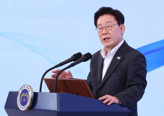 이재명 대통령이 28일 청와대에서 열린 '청년예산 언박싱 2027' 행사에서 발언하고 있다. [청와대통신사진기자단]
