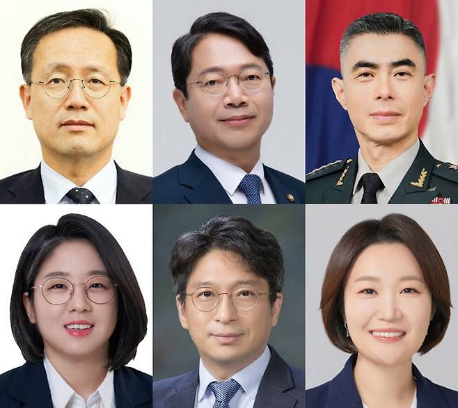 [서울=뉴시스] 김진아 기자= 이재명 대통령은 30일 경제부총리 겸 재정경제부 장관 후보자에 이형일 재정경제부 제1차관을 지명하는 등 6개 부처 개각을 단행했다.  윗줄 왼쪽부터 경제부총리 겸 재정경제부 장관 후보자 이형일 재정경제부 제1차관, 법무부 장관 후보자 김승원 더불어민주당 의원, 국방부 장관 후보자 강신철 전 한미연합사령부 부사령관, 아랫줄 왼쪽부터 성평등가족부 장관 후보자 용혜인 기본소득당 의원, 국토교통부 장관 후보자 홍지선 국토교통부 2차관, 중소벤처기업부 장관 후보자 이소영 더불어민주당 의원. (사진=청와대 제공) 2026.08.30. photo@newsis.com *재판매 및 DB 금지