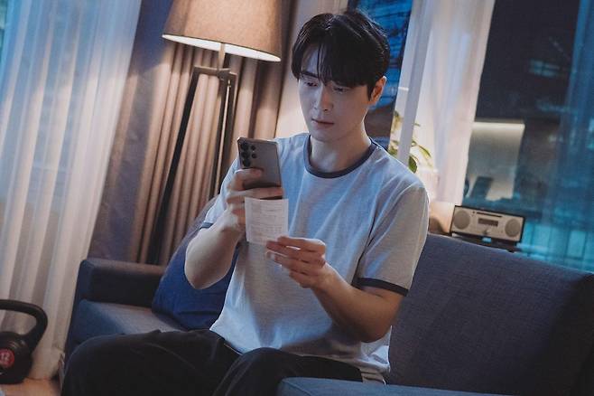 ** 로또 1등 13억 당첨에도 출근하는 이준혁! 'K-직장인'의 눈빛이 달라진 사연은?
**