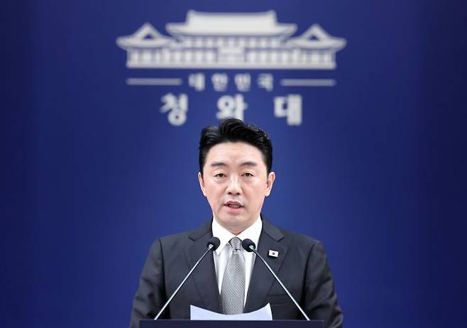 강훈식 비서실장이 30일 청와대에서 인사 관련 브리핑을 하고 있다. ⓒ뉴시스