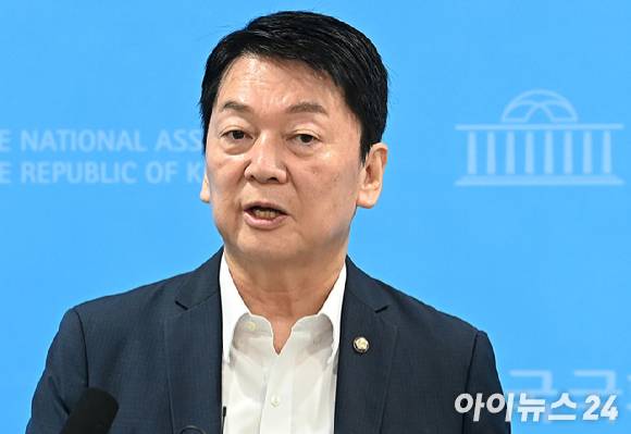안철수 국민의힘 의원이 지난 12일 국회 소통관에서 당의 조직강화특위 쇄신과 관련한 입장을 밝히고 있다. [사진=곽영래 기자]
