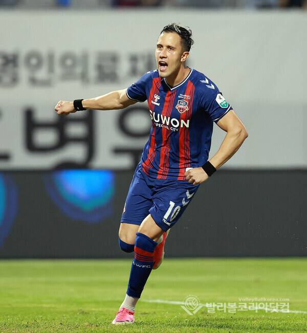 수원FC 프리조 역전골 환호, 부산아이파크에 2-1 승리.2026.8.30.(사진=김경수 기자/ 발리볼코리아닷컴)