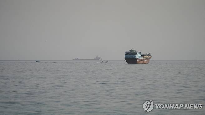 호르무즈 해협의 선박 [로이터=연합뉴스. 재판매 및 DB 금지] ※ 기사와 직접적 관련 없음