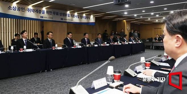 이억원 금융위원장이 16일 서울 종로구 생명보험교육 문화센터에서 열린 소상공인ㆍ취약계층을 위한 무료 상생보험 지원사업 협약식에서 모두발언을 하고 있다. 2026.03.16