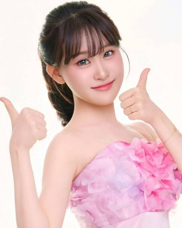 김봉곤의 셋째 딸 가수 김다현