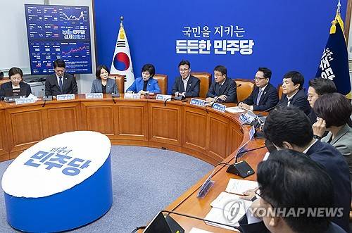 발언하는 김민석 대표 (서울=연합뉴스) 황광모 기자 = 더불어민주당 김민석 대표가 31일 국회에서 열린 최고위원회의에서 발언하고 있다. 2026.8.31 hkmpooh@yna.co.kr