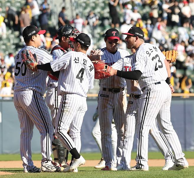 1~3일 잠실구장서 열릴 4위 LG와 5위 두산의 3연전은 중위권 판도를 가늠할 매치업이다. 뉴시스