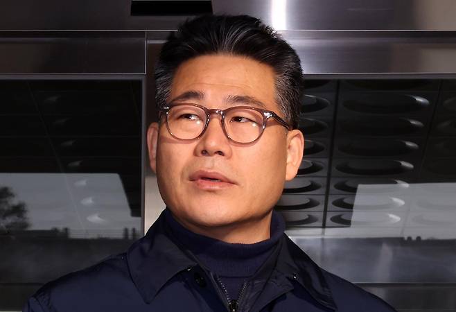 백해룡 경정이 1월 14일 오전 서울 송파구 서울동부지방검찰청 앞에서 세관 마약수사 외압 의혹 합동수사단 파견 종료에 대한 소회를 밝히고 있다. 2026.01.14 서울=뉴시스