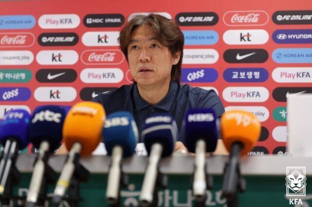 홍명보 전 대한민국 축구대표팀 감독이 지난 6월 멕시코 과달라하라에서 감독직 사퇴 기자회견을 진행하고 있다./대한축구협회 제공