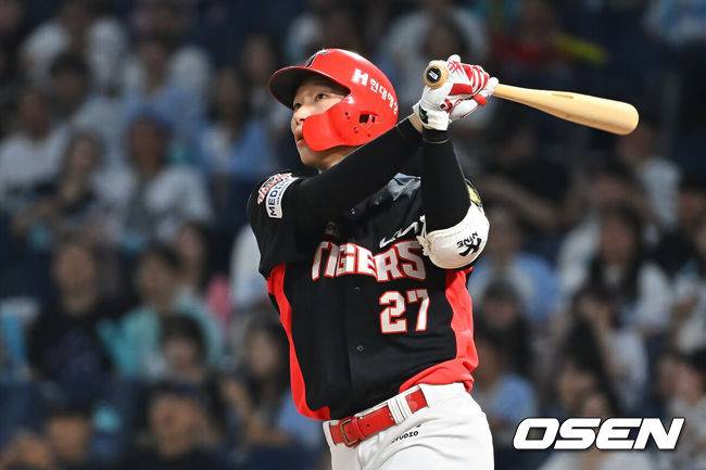 [OSEN=창원, 이석우 기자] 2일 창원NC파크에서 2026 신한 SOL KBO 리그 NC 다이노스와 KIA 타이거즈의 경기가 열렸다. 홈팀 NC는 토다가, 방문팀 KIA는 시라카와가 선발 출전했다. KIA 타이거즈 김호령이 7회초 무사 2,3루 좌익수 희생플라이를 치고 있다. 2026.09.02 / foto0307@osen.co.kr