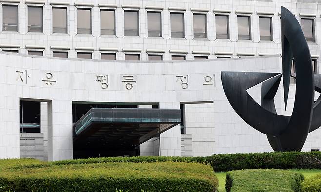 박창욱 전 경북도의원이 2022년 6·1 지방선거를 앞두고 건진법사 전성배씨에게 국민의힘 공천 대가로 건넨&nbsp;1억원을 마련하는 과정에서 차명 거래를 한 혐의로 실형을 확정받았다. 연합뉴스