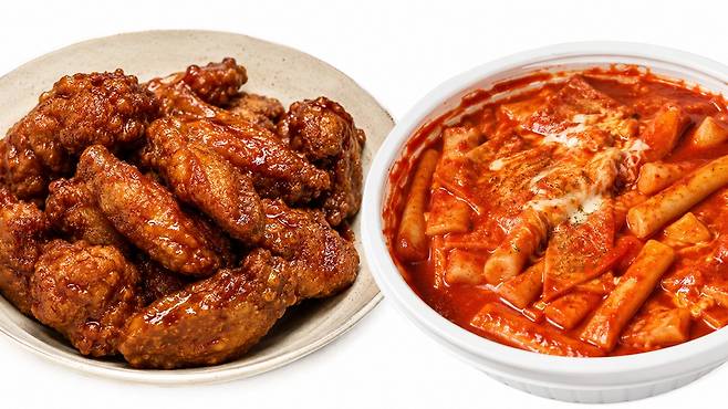 치킨과 떡볶이는 체내 잉여 에너지 축적과 위장관 부담을 가중할 우려가 있으므로, 맥주나 탄산음료 대신 물을 곁들이고 식후 직후 눕는 습관과 과도한 염분 추가를 지양하는 편이 바람직하다｜출처: Chat GPT 생성