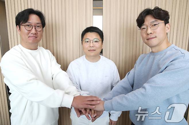 신사업 '실리콘'을 위해 협업했던 오세진 코빗 대표(왼쪽부터), 최진한 오지스 대표, 박규원 하이드로우 대표. 사진은 2024년 뉴스1과 진행한 인터뷰 당시 모습. 2024.11.21 ⓒ 뉴스1 임세영 기자