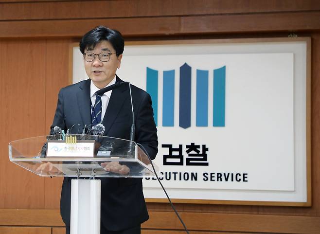 신태훈 광주지방검찰청 차장검사가 2일 오후 광주지검 5층 중회의실에서 박성주 전 국가수사본부장 등 직권남용 사건에 대한 수사결과 브리핑을 진행하고 있다. 뉴스1