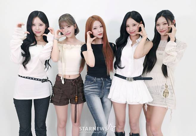 Grupo feminino RESCENE / Foto por Repórter Lee Dong-hoon photoguy@