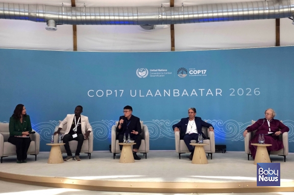 UNCCD COP17 비즈니스 포럼 패널 토론에 참여한 유한킴벌리 CSR팀장(중앙)의 모습. ⓒ유한킴벌리