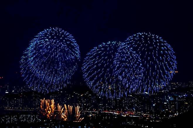 관악산에서 바라본 '2025서울세계불꽃축제' 전경. /최주환 작가 제공