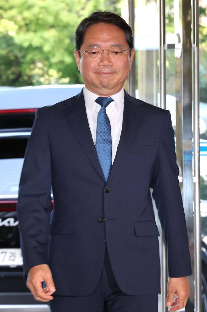 김승원 법무부 장관 후보자가 3일 오전 서울 종로구 적선현대빌딩에 마련된 인사청문회 준비사무실로 출근하고 있다. 2026.9.3 뉴스1