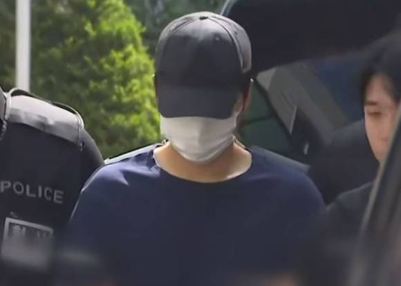이혼 소송 중인 아내의 거처를 찾아가 흉기로 잔혹하게 살해한 30대 남성 A씨. [사진=JTBC 보도화면 캡처]