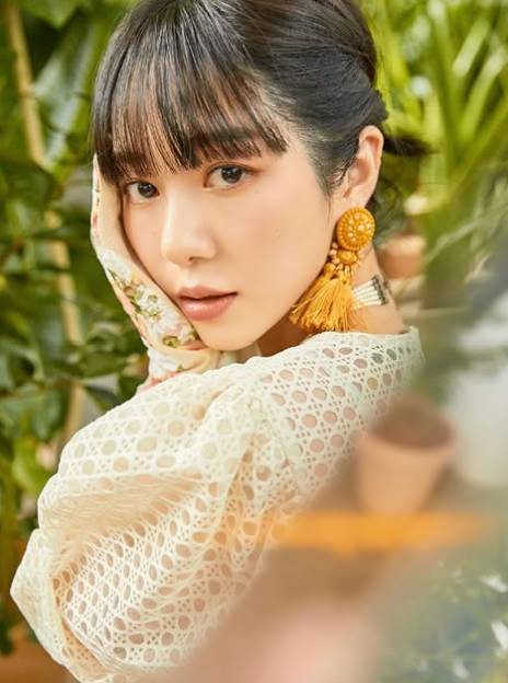 그룹 AOA 출신 권민아(32)가 친언니의 횡령 사실을 털어놓고 법적 대응을 예고했다./사진=권민아 인스타그램