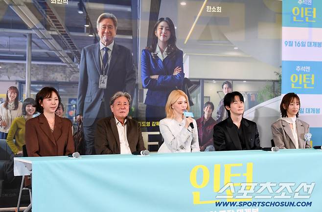 영화 '인턴' 언론배급시사회가 4일 서울 용산구 한강로동 CGV용산아이파크몰에서 열렸다. 김도영 감독, 최민식, 한소희, 김준한, 류혜영이 인터뷰를 하고 있다. 용산=박재만 기자 pjm@sportschosun.com/2026.09.04/