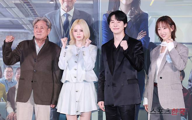 영화 '인턴' 언론시사회에 참석한 배우 최민식, 한소희, 김준한, 류혜영. 2026.9.4 ⓒ이혜영 기자 lhy@hankooki.com