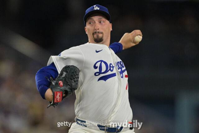 MLB LA 다저스 블레이크 스넬이 5일(한국시각) 열린 워싱턴과 홈 경기에 선발 등판해 6이닝 7탈삼진 무실점으로 호투하며 승리투수가 됐다./게티이미지코리아