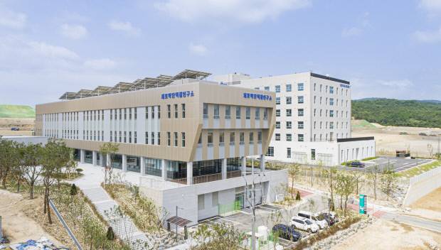 포항시 융합기술산업지구에 위치한 '세포막단백질연구소'의 전경. 경북도 제공,