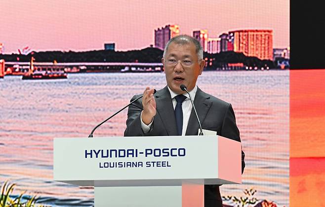 정의선 현대차그룹 회장이 3일(현지시간) 미국 루이지애나주 도널드슨빌에서 ‘현대제철-포스코 루이지애나 제철소(HPLS)’ 기공식에서 환영사를 하고 있다. 현대제철 제공