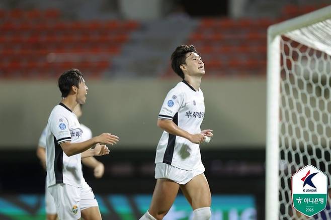 [안양=뉴시스]K리그1 강원 김건희 추가골. (사진=한국프로축구연맹 제공)