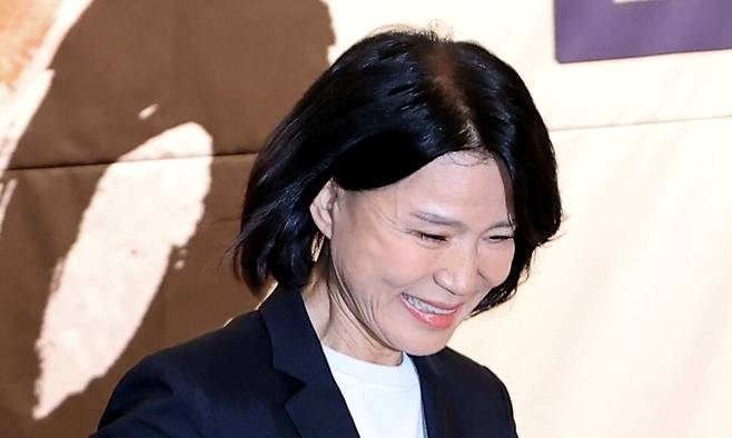이진숙 국민의힘 의원이 8월13일 국회도서관 대강당에서 주최한 ‘5·18 민주화운동의 재조명 국회공개포럼’에서 인사말을 마친 뒤 단상을 내려오고 있다. 연합뉴스