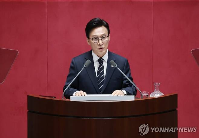 오늘(7일) 오전 국회에서 열린 정기국회 제3차 본회의에서 교섭단체 대표 연설을 하고 있는 김민석 더불어민주당 대표 / 연합뉴스