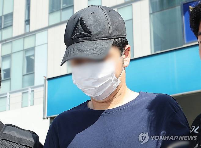 '피신처 찾아가 아내 살해' 공무원 남편, 영장심사 출석 [연합뉴스 자료사진]
