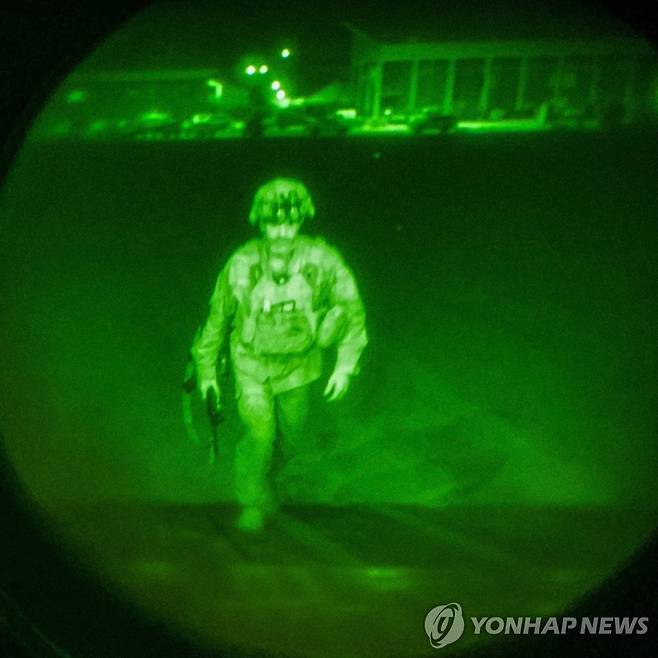 아프간 철수 당시의 도너휴 장군 모습 [EPA 연합뉴스 자료사진. 재판매 및 DB 금지]