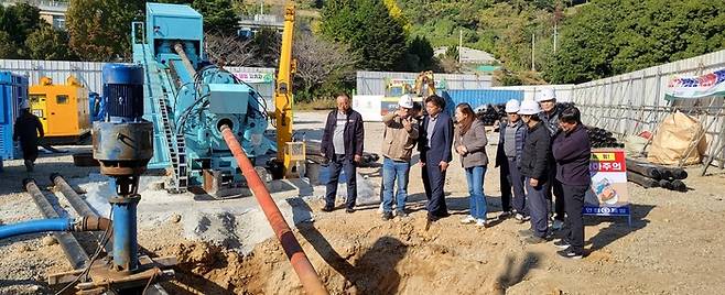 전남광주통합특별시 고흥군이 도서지역 식수원 개발사업의 일환으로 추진 중인 도양읍 시산도 상수도 공급사업의 해저관로 인입현장. 이 해저관로는국내 최장(4.23km)으로 지난해 5월 도킹 작업에 성공했다. 사진:고흥군 제공