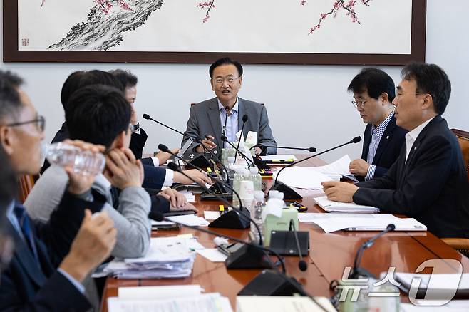 유상범 국회 예산결산특별위원회 2025회계연도 결산심사소위원장이 4일 서울 여의도 국회에서 열린 제439회 국회(정기회) 예산결산특별위원회 제3차 2025회계연도 결산심사소위원회를 주재하고 있다. 2026.9.4 ⓒ 뉴스1 유승관 기자