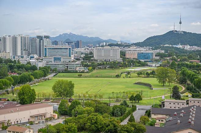 8월 26일 서울 용산구 이촌동 한가람아파트에서 바라본 용산공원 모습. 장련성 기자