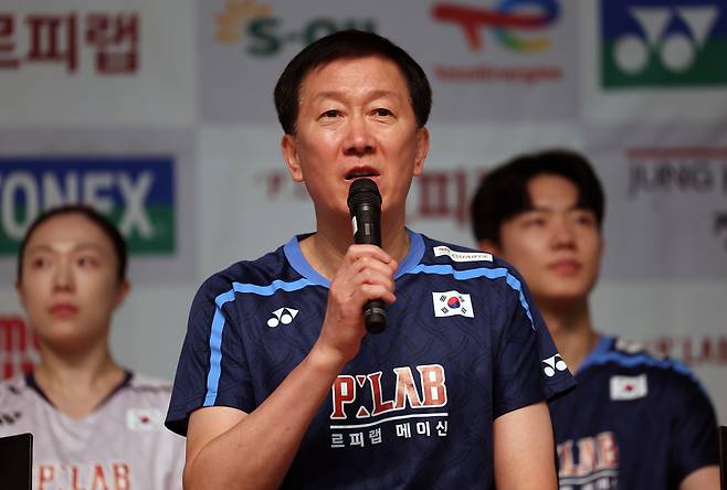 <yonhap photo-4364=""> 발언하는 박주봉 감독(진천=연합뉴스) 김성민 기자 = 대한민국 배드민턴 국가대표 박주봉 감독이 8일 진천 국가대표선수촌에서 열린 2026 아이치·나고야 아시안게임 대한배드민턴협회 미디어데이에서 발언하고 있다. 2026.9.8ksm7976@yna.co.kr/2026-09-08 14:30:45/<저작권자 ⓒ 1980~2026 ㈜연합뉴스. 무단 전재 재배포 금지, AI 학습 및 활용 금지></yonhap>