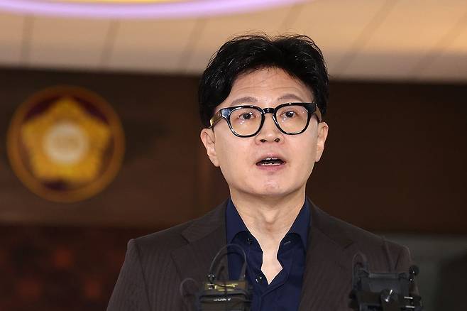 한동훈 무소속 의원이 7일 서울 여의도 국회에서 김승원 법무부 장관 후보자 의혹과 관련해 취재진의 질의에 답변하고 있다. 뉴스1