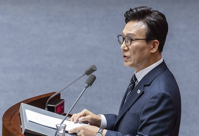 더불어민주당 김민석 대표가 7일 국회에서 열린 제439회 국회 정기회 3차 본회의에서 교섭단체 대표 연설을 하고 있다. 연합뉴스