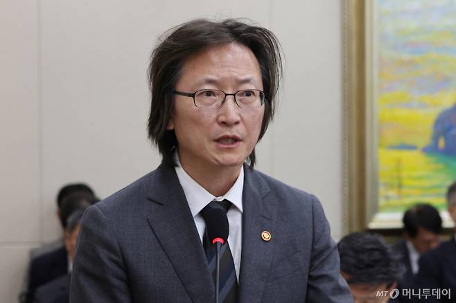 (서울=뉴스1) 황기선 기자 = 주병기 공정거래위원장이 26일 오전 서울 여의도 국회에서 열린 정무위원회 전체회의에서 2025회계연도 결산 제안설명을 하고 있다.  2026.8.26/뉴스1  Copyright (C) 뉴스1. All rights reserved. 무단 전재 및 재배포,  AI학습 이용 금지. /사진=(서울=뉴스1) 황기선 기자