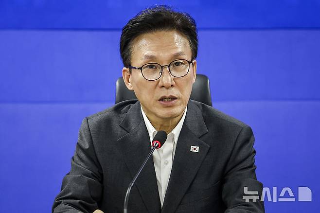 [서울=뉴시스] 정병혁 기자 = 김민석 더불어민주당 대표가 지난 4일 서울 여의도 국회에서 열린 메가성장특별위원회 당정협의회에서 발언하고 있다. 2026.09.04. jhope@newsis.com
