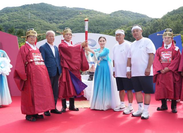 9일 제65회 충청북도민체육대회 개막을 하루 앞두고 음성군 봉학골 지방정원에서 성화 채화식을 열렸다. 음성군 제공