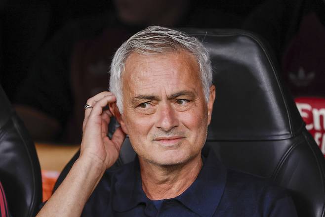 epa13223499 Real Madrid's head coach Jose Mourinho looks on ahead of the UEFA Champions League soccer match between Real Madrid and Inter Milan, in Madrid, Spain, 08 September 2026.  EPA/SERGIO PEREZ        <저작권자(c) 연합뉴스, 무단 전재-재배포, AI 학습 및 활용 금지>