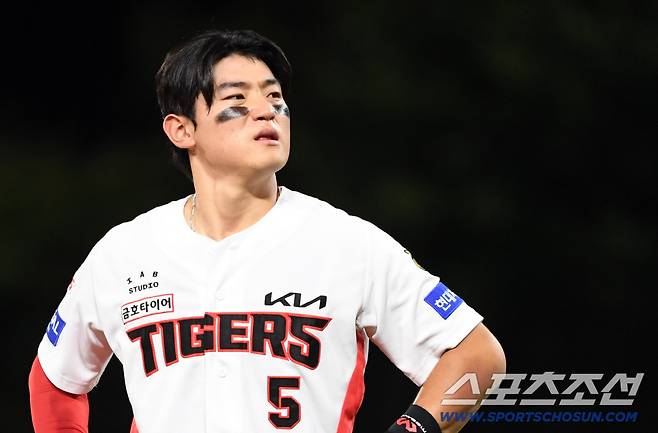 29일 광주 기아챔피언스필드에서 열린 KIA와 SSG의 경기. KIA 김도영이 더위를 식히고 있다. 광주=박재만 기자 pjm@sportschosun.com/2026.08.29/